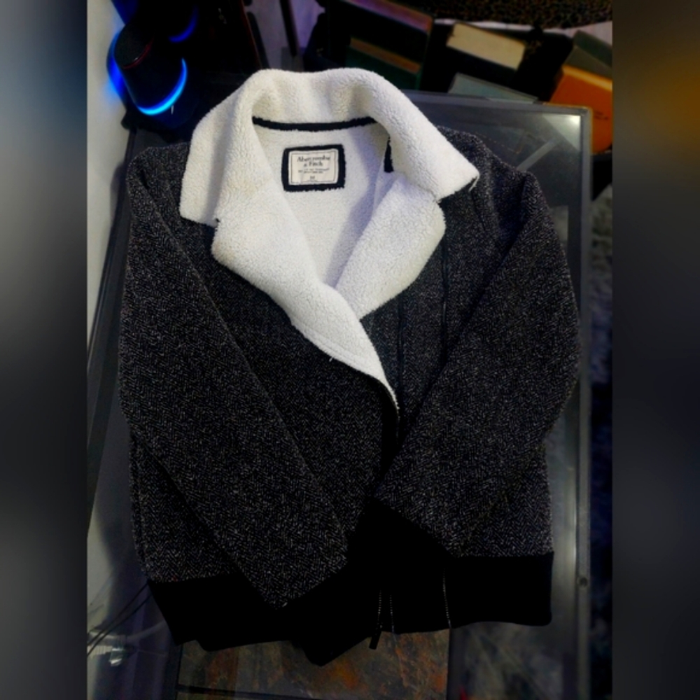 Abercrombie & Fitch Sweater / Jacket